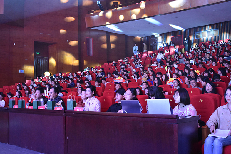 2018-04-19【西语头条】“英为有你,无问东西”――中国电信首届色漫网
外文歌曲大赛圆满落幕 曾祥喜 (3).jpg 2018-04-19【西语头条】“英为有你,无问东西”――中国电信首届色漫网
外文歌曲大赛圆满落幕 曾祥喜 (3).jpg