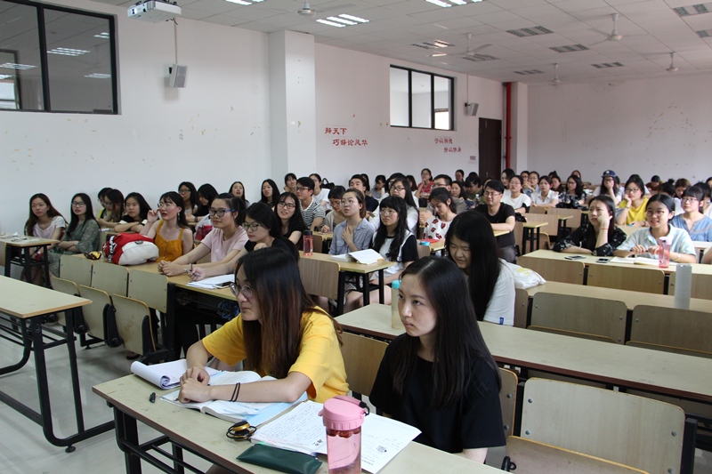 2017-5-11 优秀法语学长返校工作经验分享会 徐仲寅9.JPG